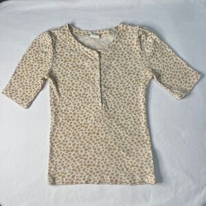Gap Girls Size 12 XL t-shirt with buttons leopard/ cheetah print